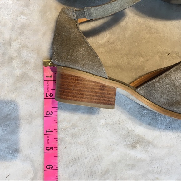 Urban outfitters ecote size 8.5 stap gray sandals. - Picture 10 of 10